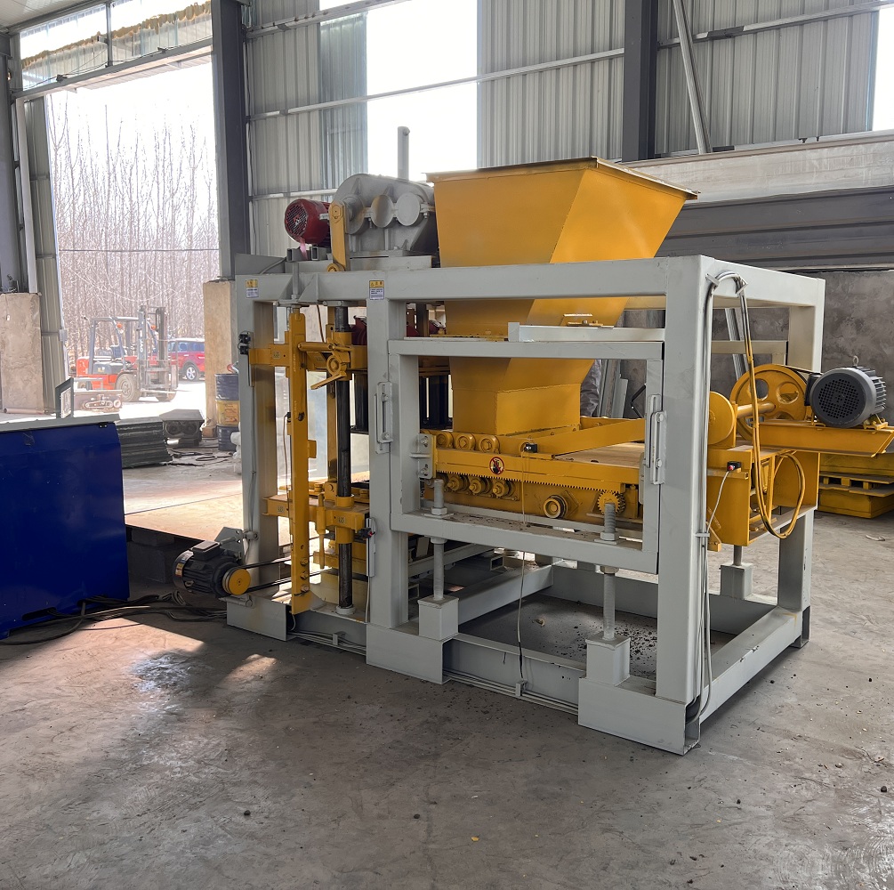 Semi-Automatic QT4-25 Brick & Block Making Machine