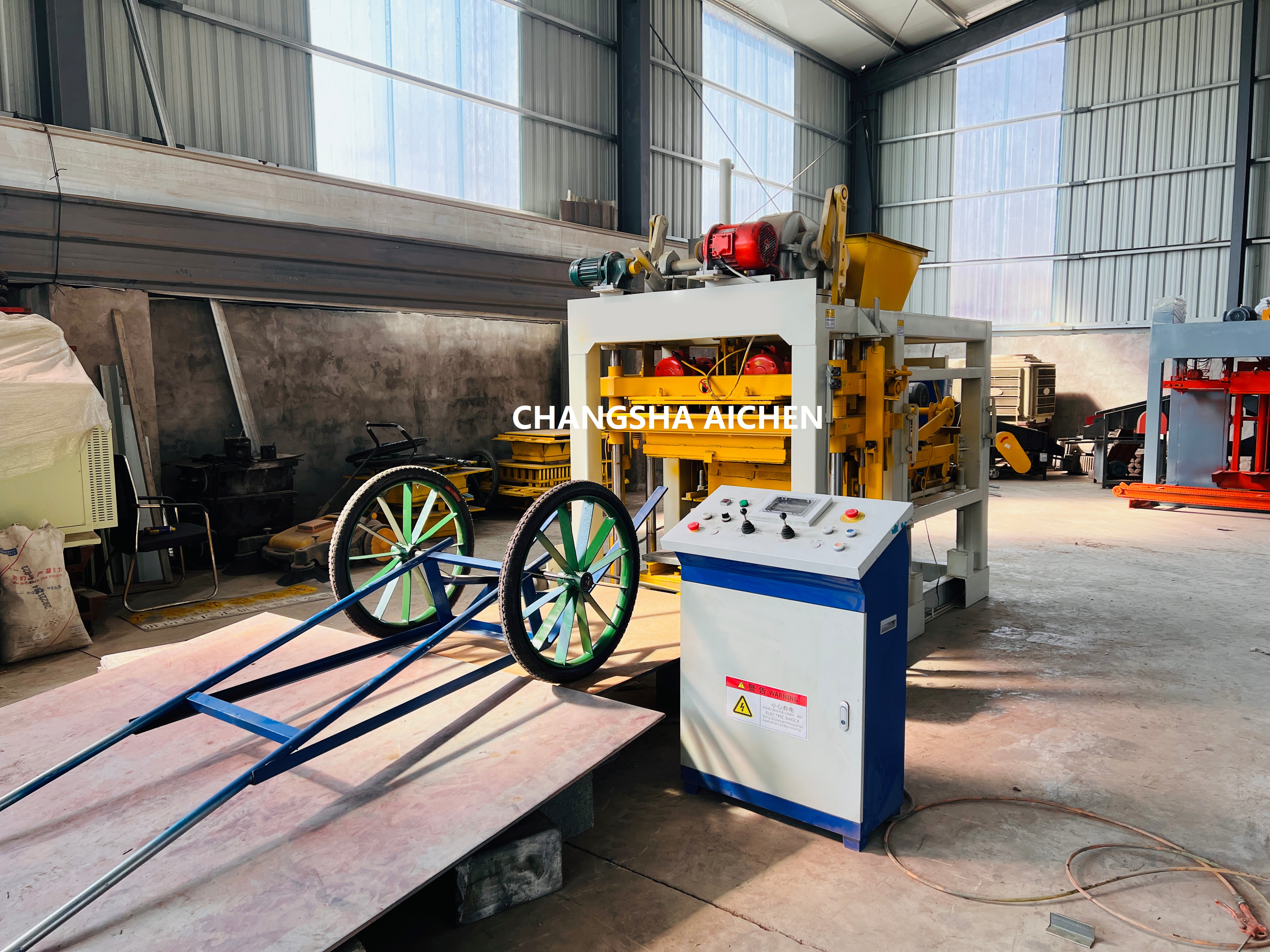 Compact QT4-25B Cement Block Making Machine